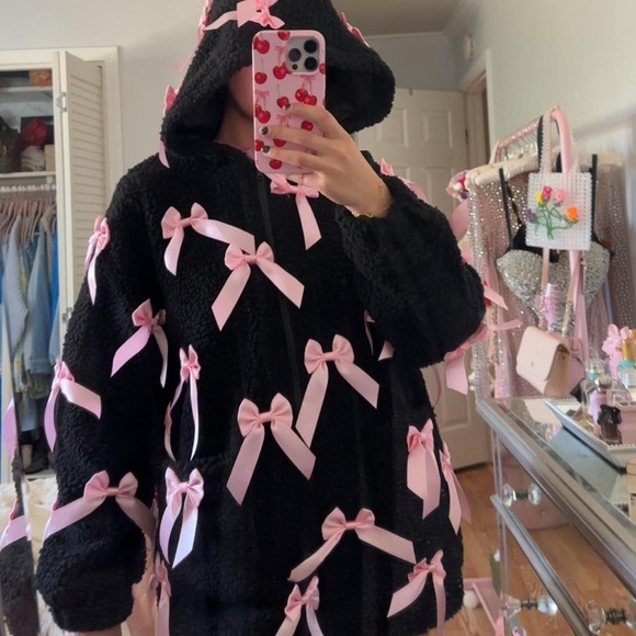 Dollskill Sugar Thrillz Pinky Promise Hooded Sherpa Jacket- Black - Picture 3 of 3